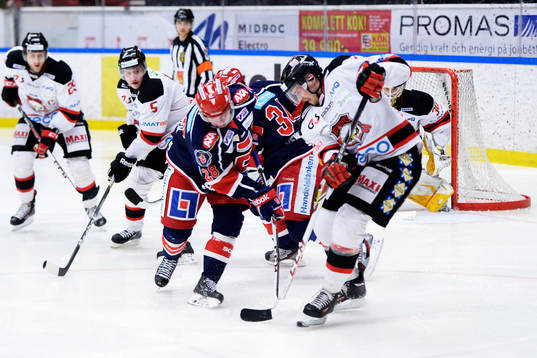 Malmö Redhawks Magnus Häggström och  Södertäljes