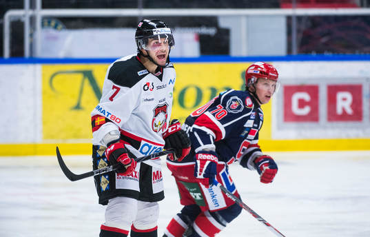 Malmö Redhawks Brian Ihnacak och  Södertäljes Peter