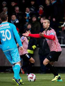 Malmös Guillermo Molins blir avblåst för offside