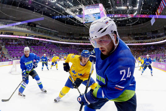 Sloveniens Rok Ticar och Sveriges Carl Hagelin