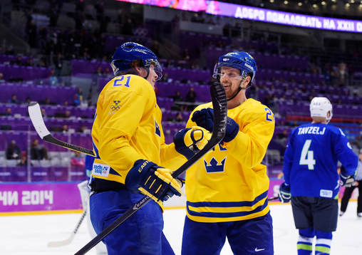 Sveriges Loui Eriksson och Daniel Sedin jublar