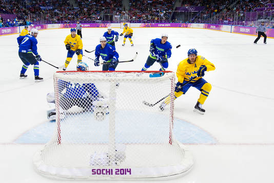 Sveriges Daniel Alfredsson oroar framför mål