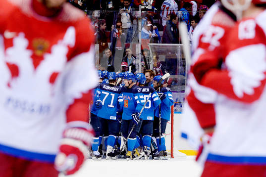 Rysslands spelare deppar medan Finland jublar