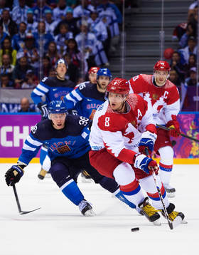 Finlands Jussi Jokinen och Rysslands Alexander Ovechkin