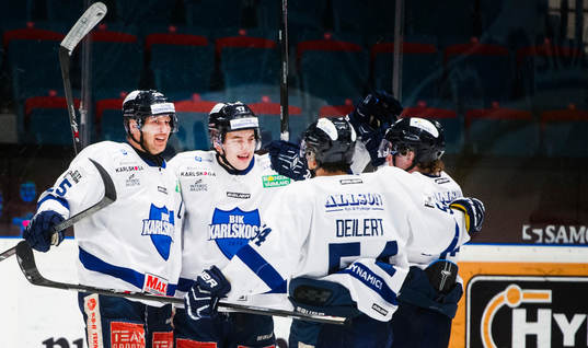 Karlskogas spelare jublar