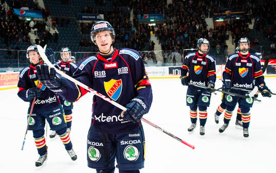 Djurgårdens Henrik Nyberg jublar och tackar publiken