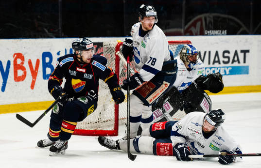 Djurgårdens Steve Saviano  mot Karlskogas Sean-Michel