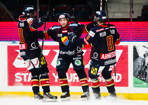 Djurgårdens Jens Jakobs (mitten) jublar