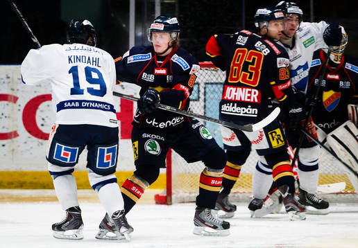 Djurgårdens Linus Arnesson  trycker till Karlskogas Björn