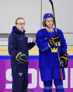 Förbundskapten Pär Mårts och Erik Karlsson på Sveriges