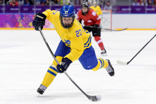 SvSveriges Emma Nordin skjuter pucken
