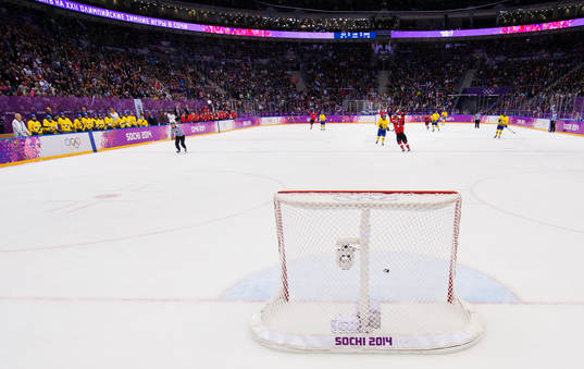 Schweiz Alina Müller skjuter in 4-2 i tom bur