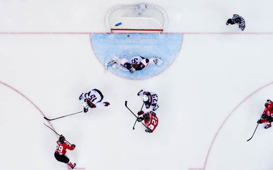 Kanadas Marie-Philip Poulin skjuter in det matchavgörande