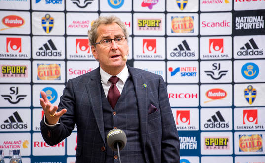 Förbundskapten Erik Hamrén presenterar truppen