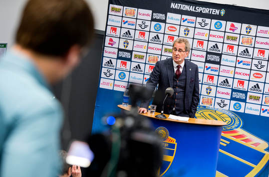 Förbundskapten Erik Hamrén presenterar truppen