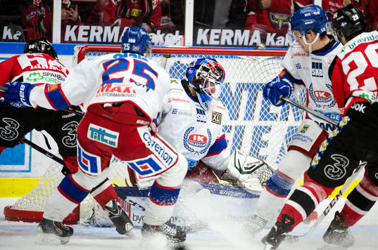 Malmö Redhawks Brian Ihnacak slår in 1-0 bakom