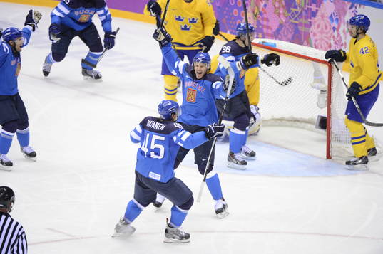 Finland spelare jublar
