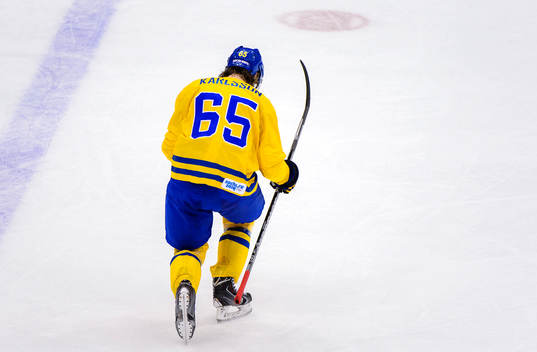Sveriges Erik Karlsson jublar