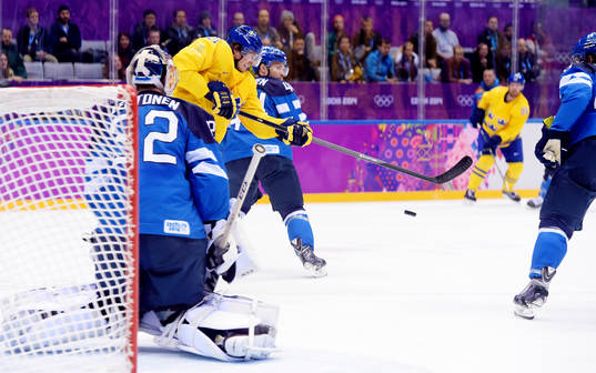 Sveriges Loui Eriksson skjuter