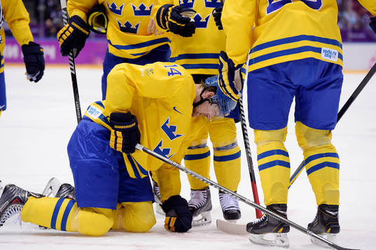 Sveriges Patrik Berglund har ont