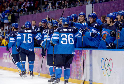 Finland spelare jublar