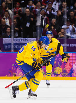 Sveriges Erik Karlsson jublar