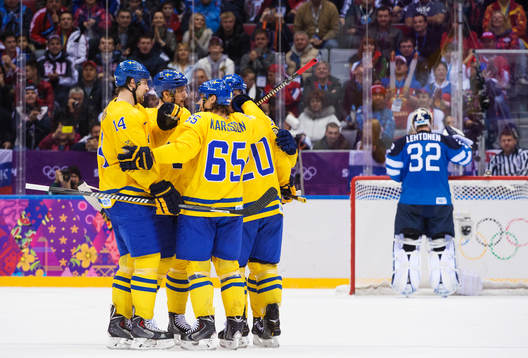 Sveriges Erik Karlsson jublar
