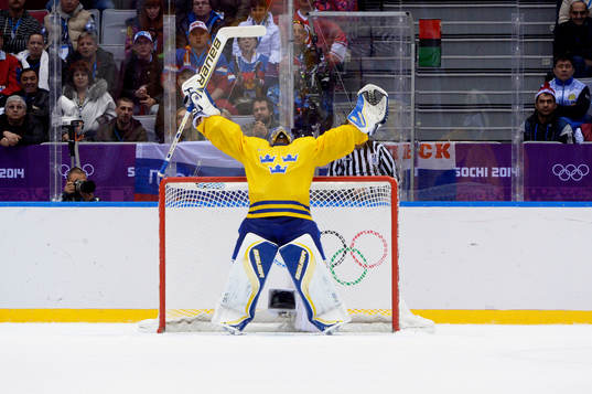 Sveriges målvakt Henrik Lundqvist jublar