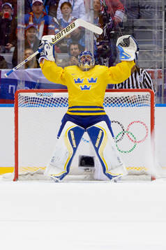 Sveriges målvakt Henrik Lundqvist jublar