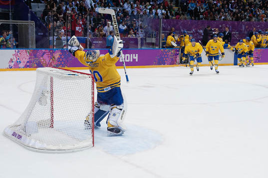 Sveriges målvakt Henrik Lundqvist jublar