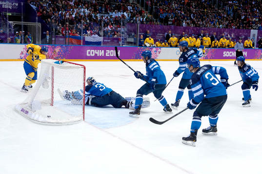 Sveriges Loui Eriksson skjuter 2-1
