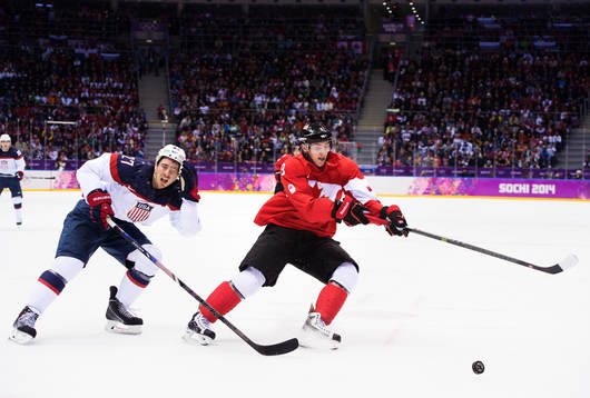 s Ryan McDonagh utmanas av Kanadas Matt Duchene