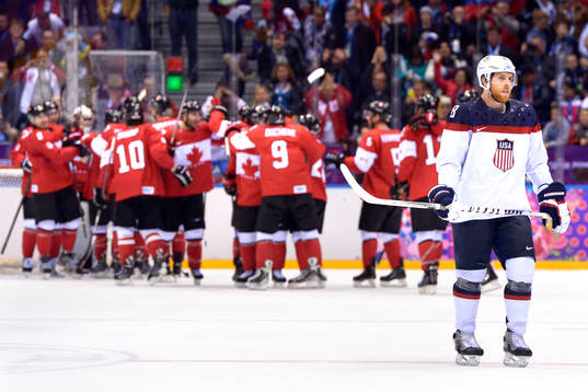 s Paul Stastny deppar samtidigt som Kanada firar i