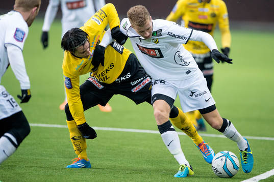 Kamp mellan Häckens Jonas Bjurström och Elfsborgs Mikkel