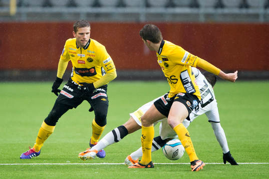 Elfsborgs Anders Svensson avvaktar kampen mellan Elfsborgs