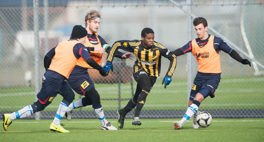 IFK Hässleholms Edem Hetcheli i träningsmatchen mellan