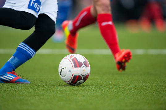 Fot, fötter, fotboll i träningsmatchen mellan Helsingborg
