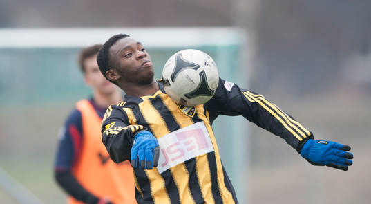 Hässleholms Junior Bangura i träningsmatchen mellan IFK