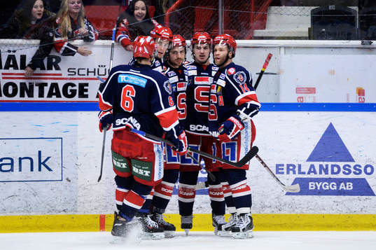 Södertäljes Emil Billberg jublar