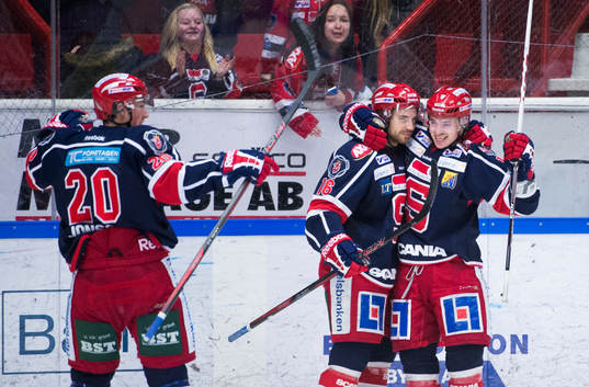 Södertäljes Emil Billberg och Jason Gregoire jublar