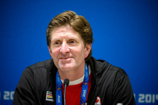 Kanadas förbundskapten Mike Babcock på en presskonferens