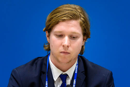 Sveriges Nicklas Bäckström på en presskonferens
