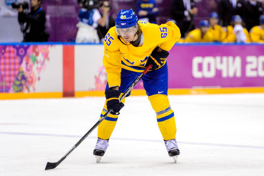 Sveriges Erik Karlsson i OS-finalen i ishockeyfinalen