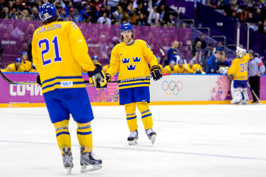 Sveriges Erik Karlsson i OS-finalen i ishockeyfinalen