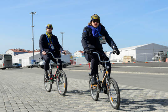 Sveriges Patrik Berglund och Carl Hagelin innan