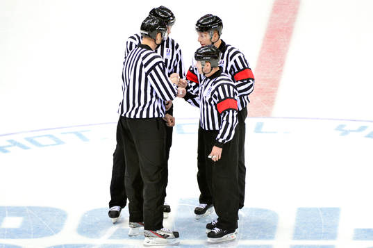Domarna som ska döma ishockeyfinalen mellan Sverige och