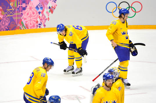 Svenska spelarna med Carl Hagelin i mitten deppar
