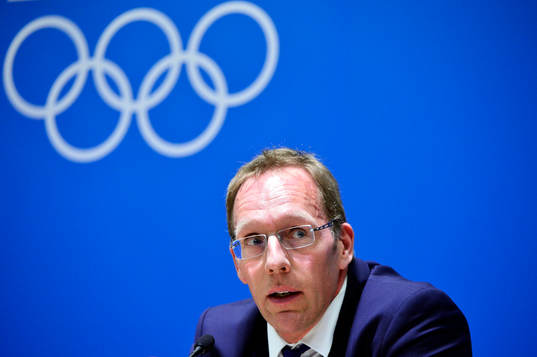 Sveriges läkare Björn Waldebäck på presskonferensen