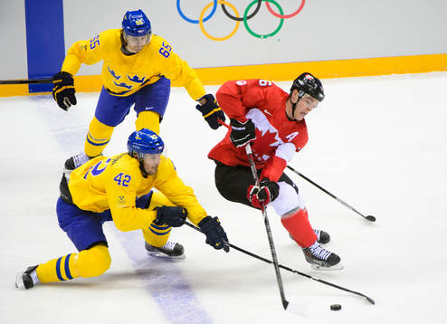Sveriges Jimmie Ericsson och Erik Karlsson försöker få