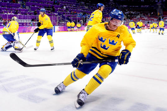 Sveriges Daniel Alfredsson värmer upp